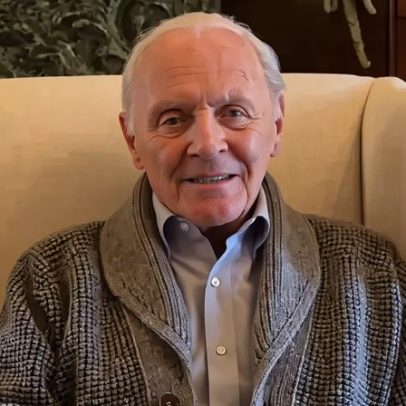 Anthony Hopkins celebra 50 anos de sobriedade e diz que a vida é melhor