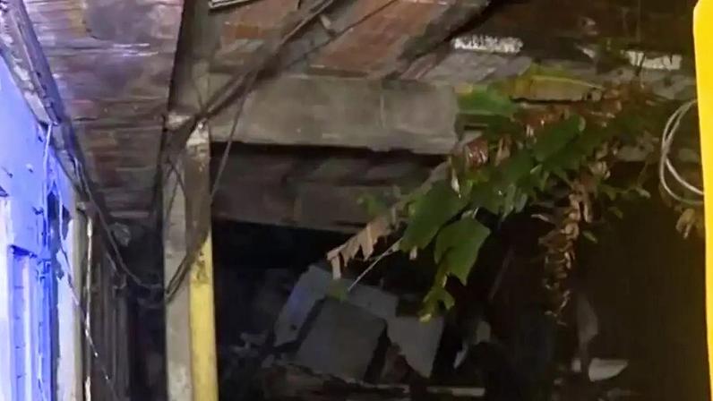 Imóvel utilizado como habitação coletiva desabou no Cangaíba, na zona leste.
