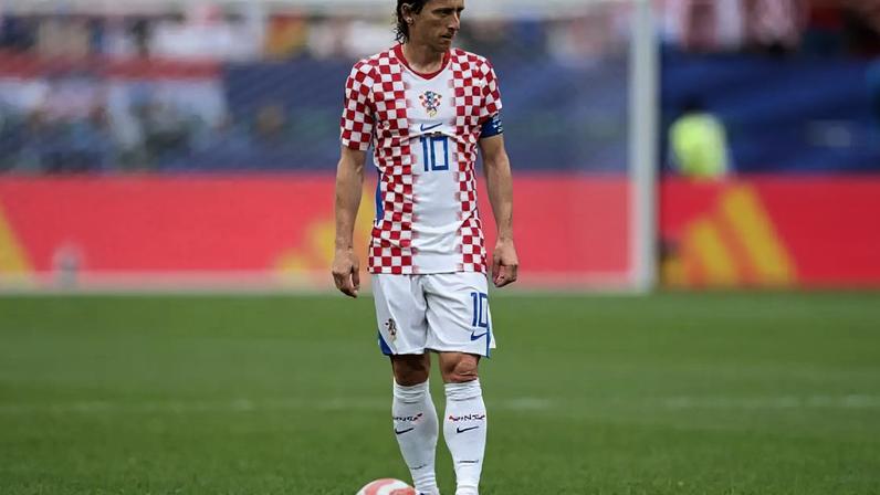 Luka Modric em campo pela Croácia diante de Gana neste sábado –