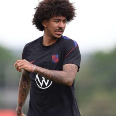 Zagueiro dos EUA projeta estreia na Copa após lesão