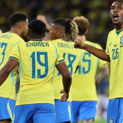 Vencedor do Oscar celebra gol de Rayan contra o Panamá com bandeira do Brasil
