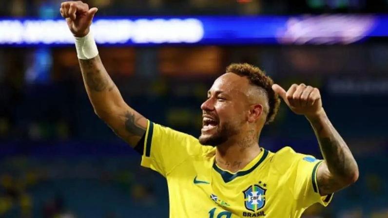 Neymar voltou a defender a Seleção Brasileira –