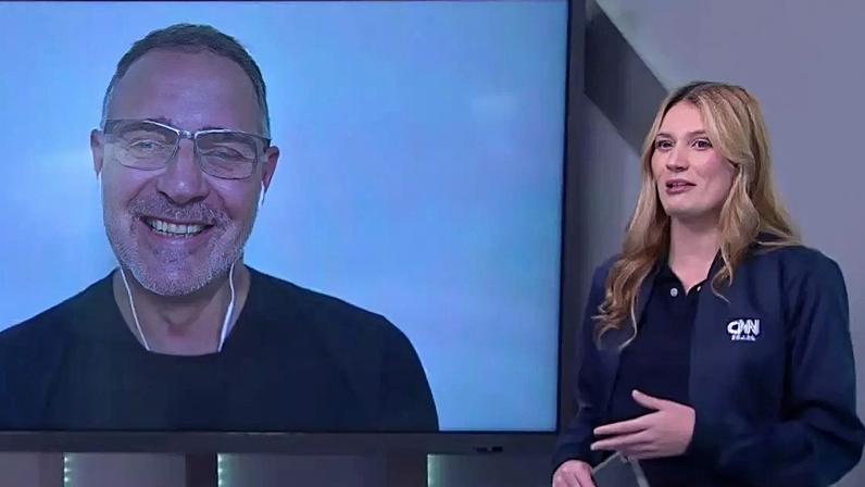 Ex-goleiro da Seleção Carlos Germano se emociona em entrevista com a filha