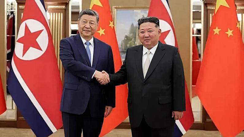 Xi Jinping e Kim Jong-un prometem ampliar laços ao fim da visita à Coreia do Norte