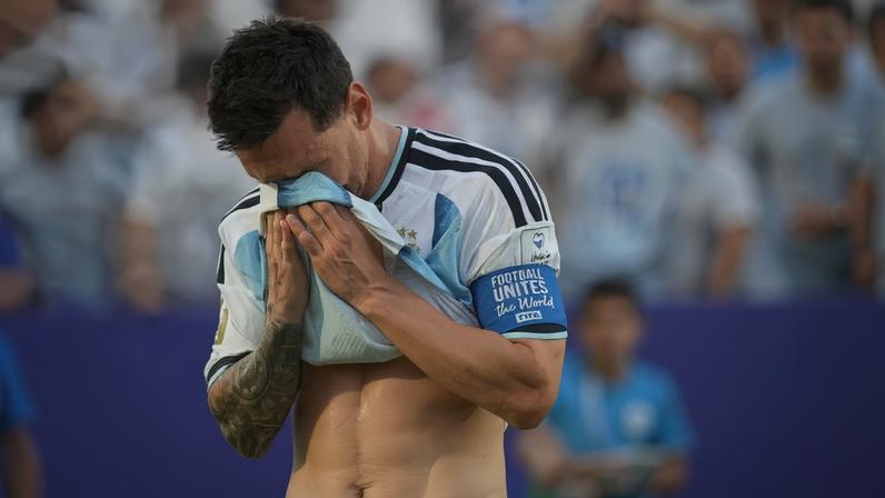 Família confirma problema de saúde do pai de Messi; jogador chorou após gol