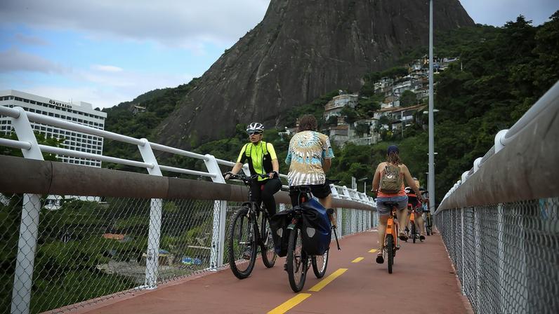 Rio de Janeiro - Ciclistas, cariocas e turistas desfrutam da nova Ciclovia Tim Maia no dia de sua inauguração, a via conta com 3,9 km e liga o Leblon a São Conrado