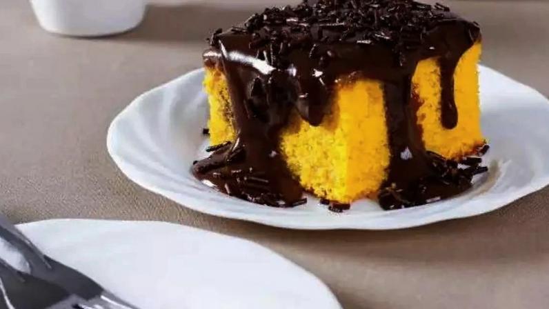Bolo de cenoura com chocolate fit.