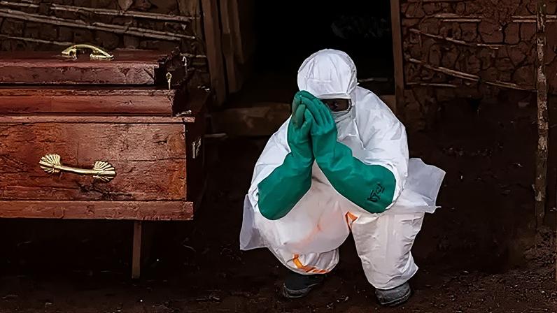 Trabalhadores de saúde na RDC tratam Ebola e se protegem