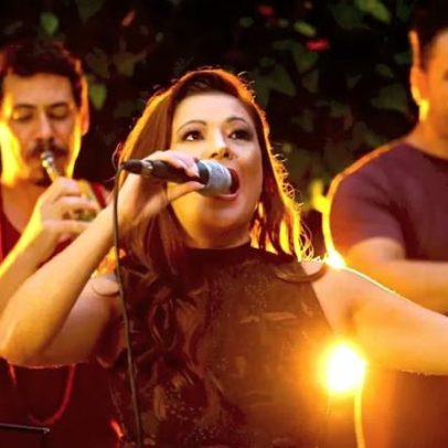 Chinela Voadora apresenta audiovisual ao vivo em SP com groove e poesia urbana