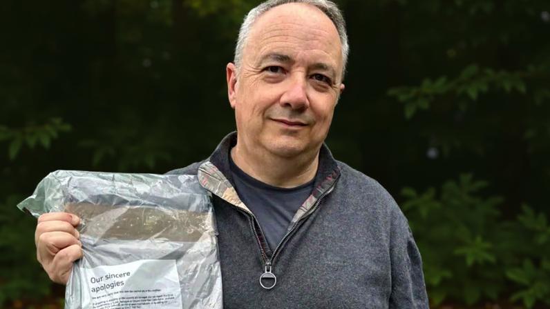 Paul Edwards mostra pedido de desculpas feito pela Royal Mail