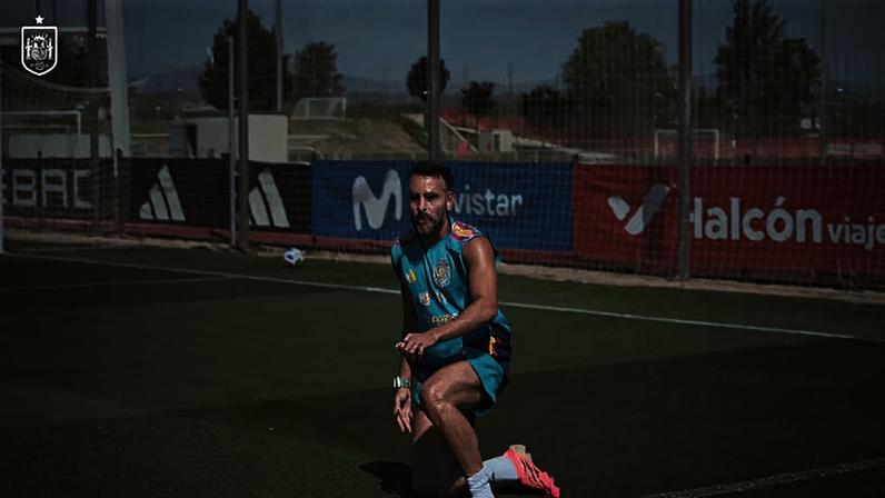 A seleção espanhola realizou os primeiros treinamentos na Ciudad del Fútbol, em Las Rozas de Madrid.