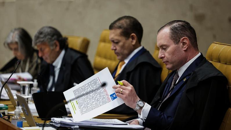 Em 2025, STF alterou regras do Marco Civil da Internet e ampliou deveres das redes sociais