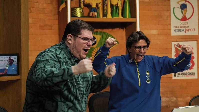 Casimiro com Ju Cabral na CazéTV: canal da LiveMode virou fenômeno no Mundial (Rorion Carvalho/CazéTV/.)