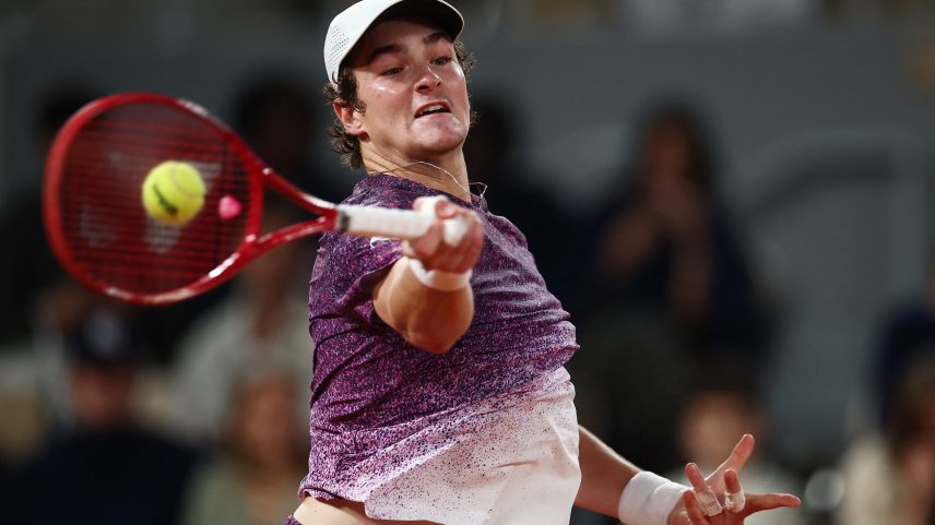 João Fonseca busca vaga inédita na semifinal de Roland Garros