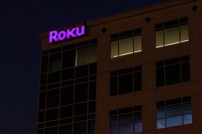 Logotipo de Roku en un edificio de Austin, Texas