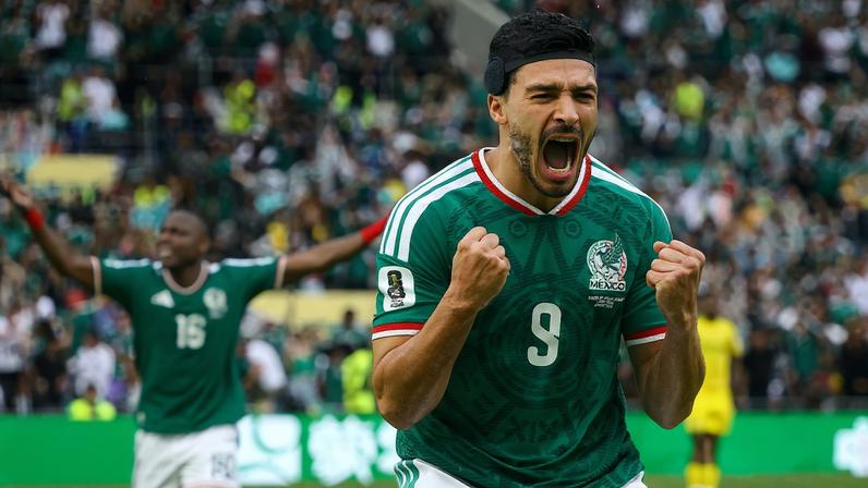México vence África do Sul na abertura da Copa do Mundo com três expulsões