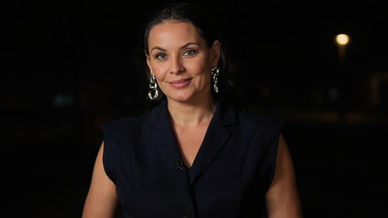 Carolina Ferraz rebate críticas sobre aparência em vídeo nas redes sociais