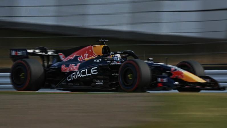 NA POEIRA - O tetracampeão Max Verstappen (à dir.), decepcionado, ameaçando aposentadoria, e seu carro: “Estamos jogando Mario Kart”
