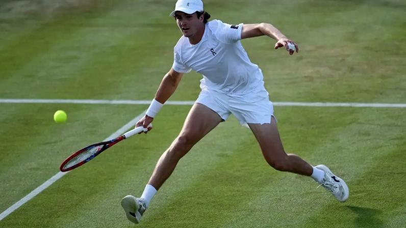 Última participação de João Fonseca em Wimbledon contra o chileno Nicolas Jarry