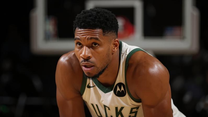 Giannis Antetokounmpo no Milwaukee Bucks x Houston Rockets (Foto: Gary Dineen / NBAE / Getty Images / Getty Images via AFP)