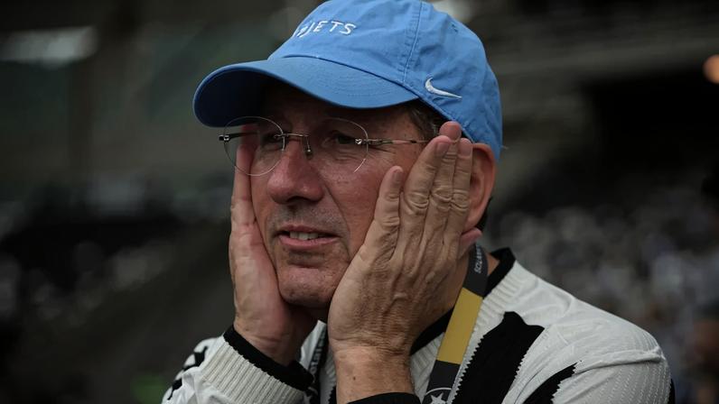 John Textor vive momento de incerteza na SAF do Botafogo (Foto: Mauro Pimentel/AFP)