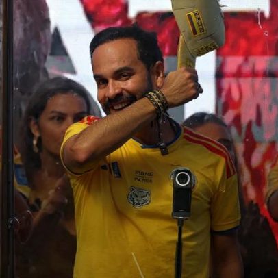 Camisa da seleção vira símbolo na disputa política na Colômbia