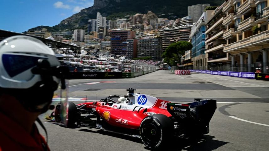 O piloto monegasco da Ferrari, Charles Leclerc, participa do primeiro treino livre no circuito de rua de Mônaco, antes do Grande Prêmio de Mônaco de Fórmula 1 (Foto: Andrej Isakovic / Afp)