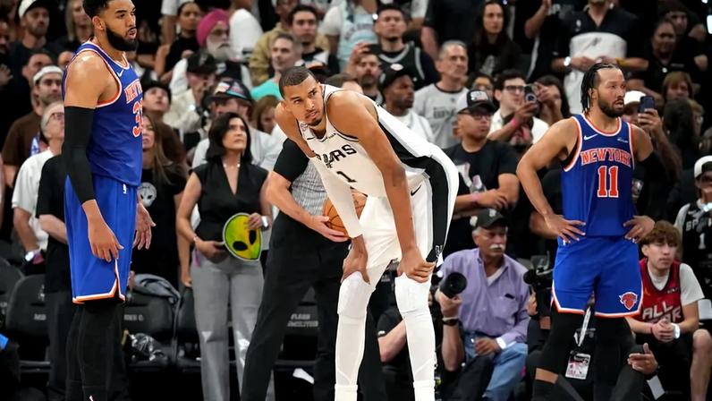 Knicks abrem 2-0 sobre Spurs nas finais da NBA após erro de Wembanyama