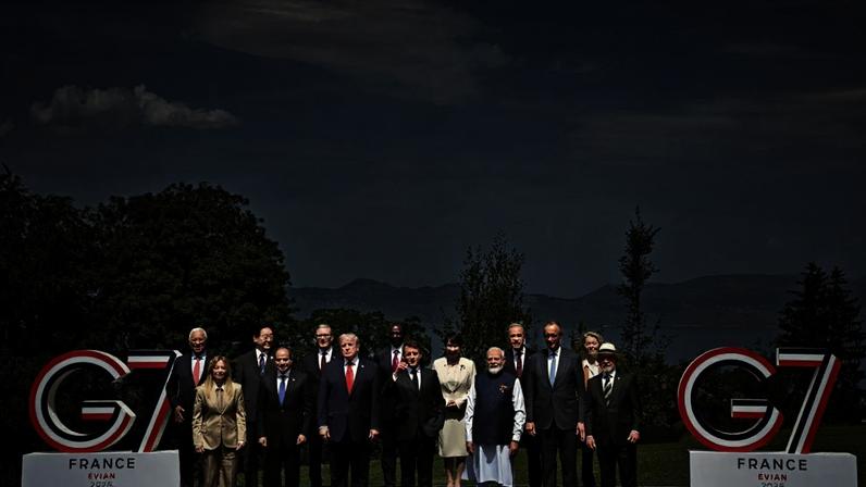Líderes do G7 e convidados em foto de família durante cúpula em Evian, França. 16/06/2026 - (Ludovic Marin/AFP)