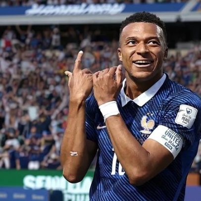 Mbappé celebra recordes pela França e homenageia Pelé como rei do futebol
