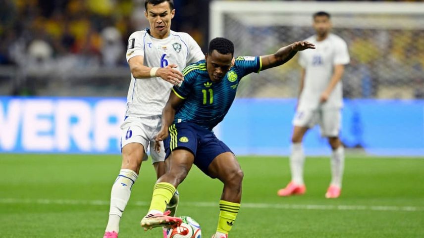 John Arias domina a bola na vitória da Colômbia por 3 a 1 sobre o Uzbequistão na estreia na Copa (Foto: Alfredo Estrell /AFP)