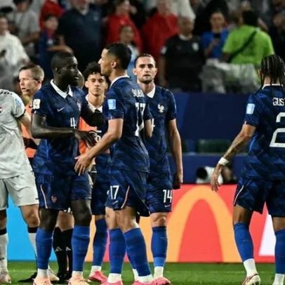 França x Iraque tem primeiro jogo interrompido por clima extremo