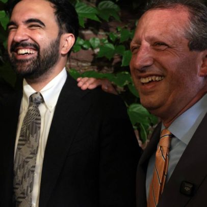 Candidatos apoiados por Mamdani vencem primárias e fortalecem prefeitura de NY