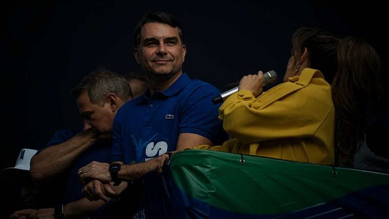 Flavio Bolsonaro durante a 34ª Marcha para Jesus na cidade de São Paulo
