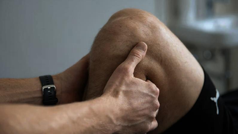 Técnica reduz dor da artrose sem cirurgia aberta. (Foto: Pexels via Canva)