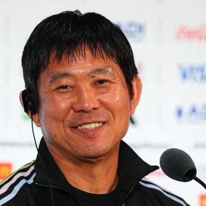 Técnico do Japão elogia Messi como 'super-homem'.