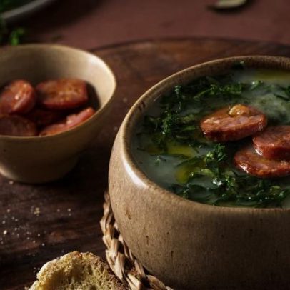 Cinco caldos juninos para aquecer as festas do mês