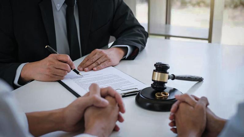Hoje o divórcio pela via extrajudicial é permitido apenas quando ambos os divorciados declaram conjuntamente que desejam colocar fim ao casamento.