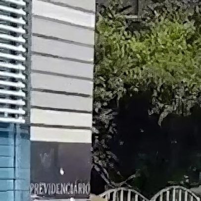 Carro desgovernado atinge mulheres na calçada em acidente