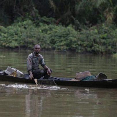 Óleo vaza em manguezais da Nigéria; Shell continua operações, dizem documentos