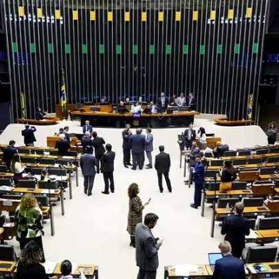 Câmara aguarda governo retirar urgência de projeto sobre escala 6x1
