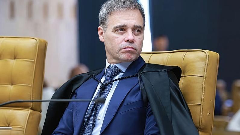 Ministro André Mendonça em sessão plenária do Supremo