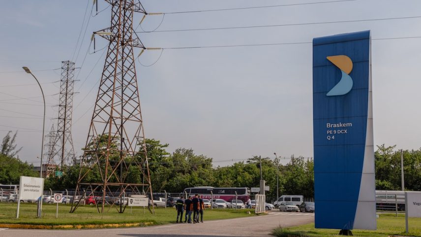Sob gestão mais alinhada à Petrobras, a Braskem pretende elevar a eficiência das fábricas para 85% até o fim do ano e capturar oportunidades abertas pela paralisação de concorrentes.