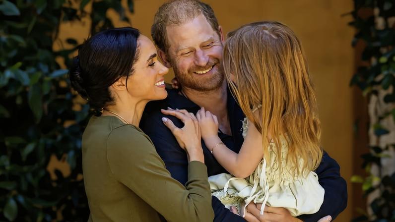 Príncipe Harry e Meghan Markle são pais de Archie e Lilibet