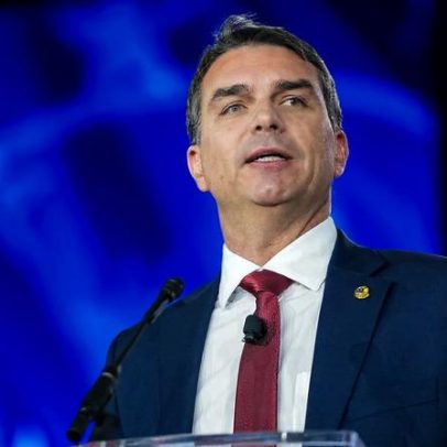 Flávio Bolsonaro promete aprovar fim da reeleição no início de possível governo