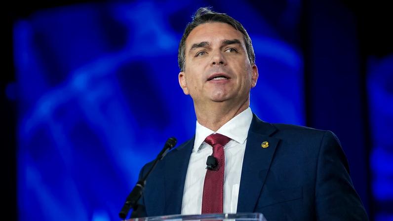 Além disso, Flávio criticou a política econômica de Haddad