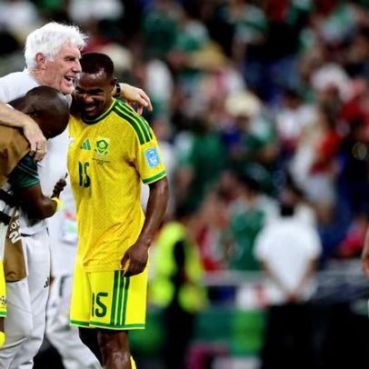 Técnico da África do Sul acalma críticos e aumenta esperança contra o Canadá