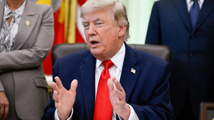 Donald Trump durante cúpula sobre pequenas empresas na Sala Leste da Casa Branca, em Washington