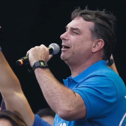 Flávio Bolsonaro afirma que seu vice será preparado, de preferência mulher