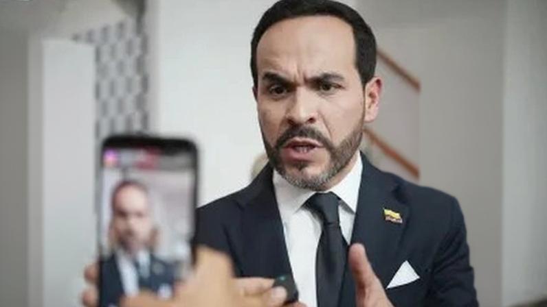 O candidato à presidência da Colômbia, Abelardo de la Espriella, oficializa sua campanha para as eleições presidenciais com seu companheiro de chapa, José Manuel Restrepo, em Cali, Colômbia, em 13 de março de 2026.